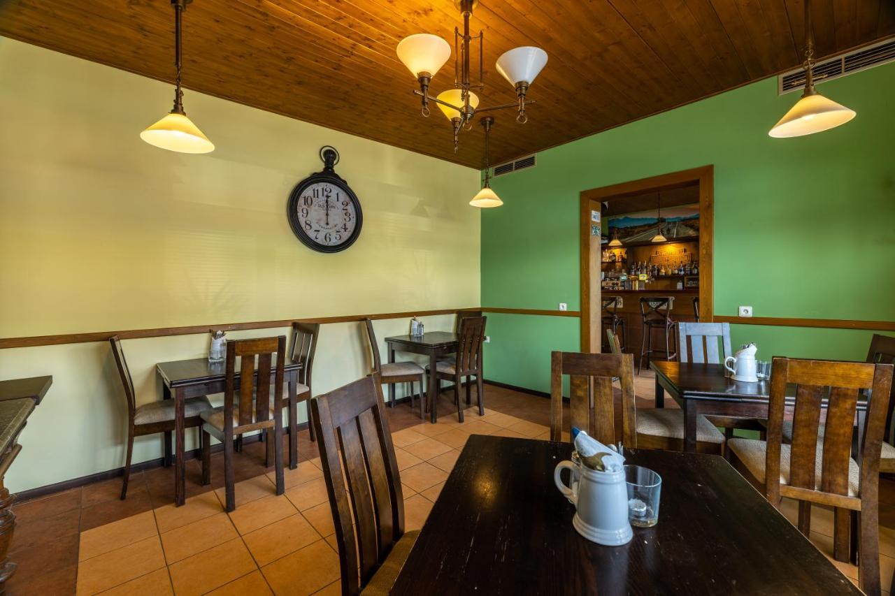 Penzion Rodos - Café Praga Exterior foto